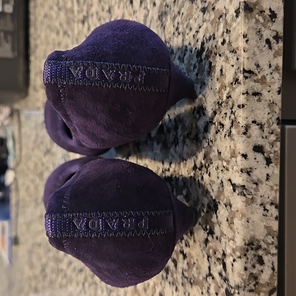 PRADA PURPLE SUEDE KITTEN HEELS. SIZE EU 39= US 9. - Picture 9 of 10